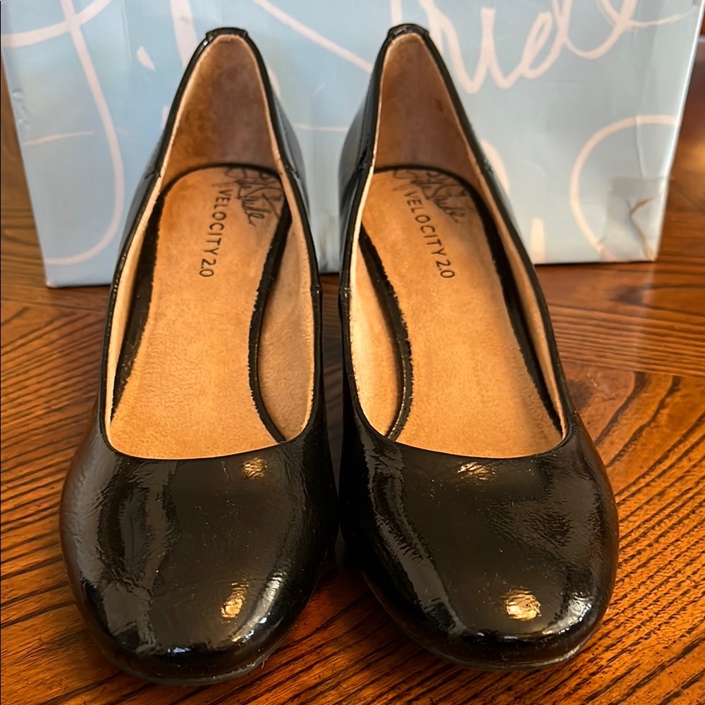 LIFE STRIDE BLACK VELOCITY HEELS. SIZE 7.